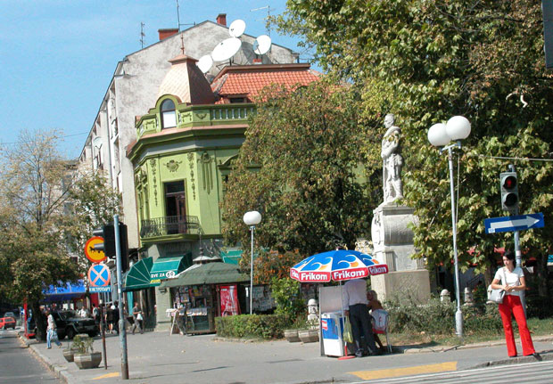 Кика дели партизане и четнике